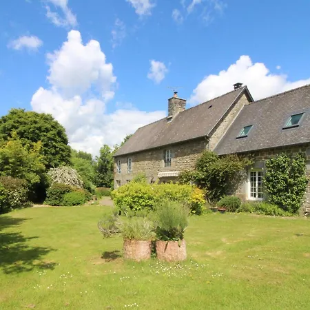 Holiday home Retraite Paisible En Maison Traditionnelle, 4 Chambres, Jardin Arbore, Cheminee Et Nature Luxuriante. - Fr-1-497-154
