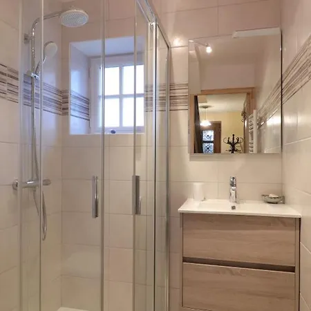 Retraite Paisible En Maison Traditionnelle, 4 Chambres, Jardin Arbore, Cheminee Et Nature Luxuriante. - Fr-1-497-154 *