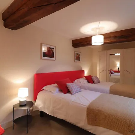Retraite Paisible En Maison Traditionnelle, 4 Chambres, Jardin Arbore, Cheminee Et Nature Luxuriante. - Fr-1-497-154 Holiday home Tinchebray-Bocage